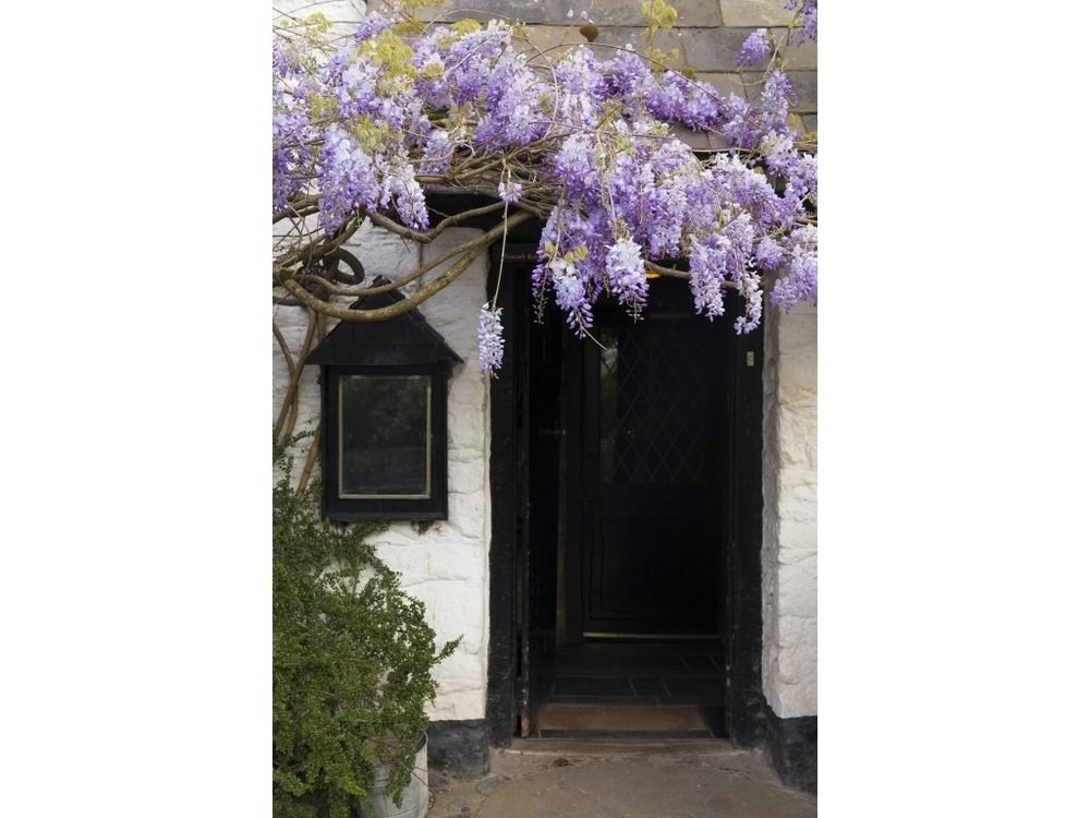Old Church House Inn Ньютон Эбэт Экстерьер фото